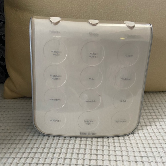 BROOKSTONE Tranquil Moments Sound Machine